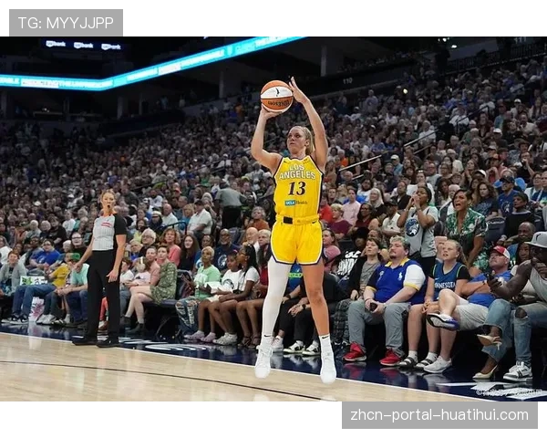 镜头聚焦：布里安娜·斯图尔特一次防守成功破坏火花队连续五次传导